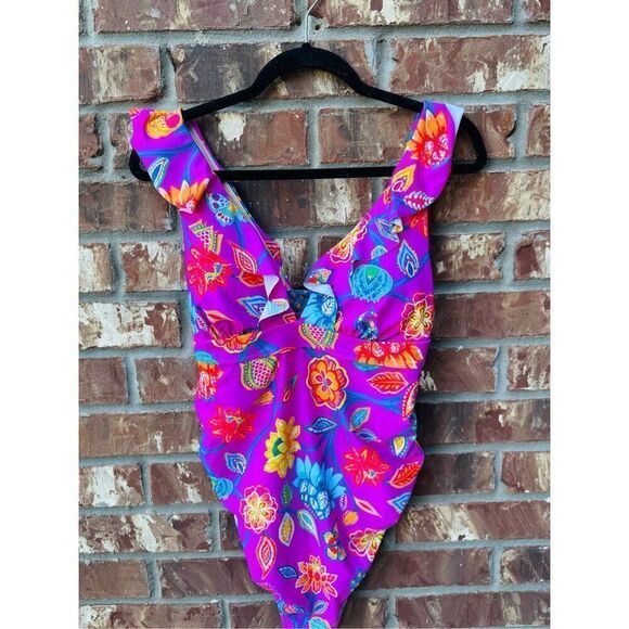 Pea on the pod violet/purple floral one piece swimwear size M in excellent condi - Picture 1 of 12